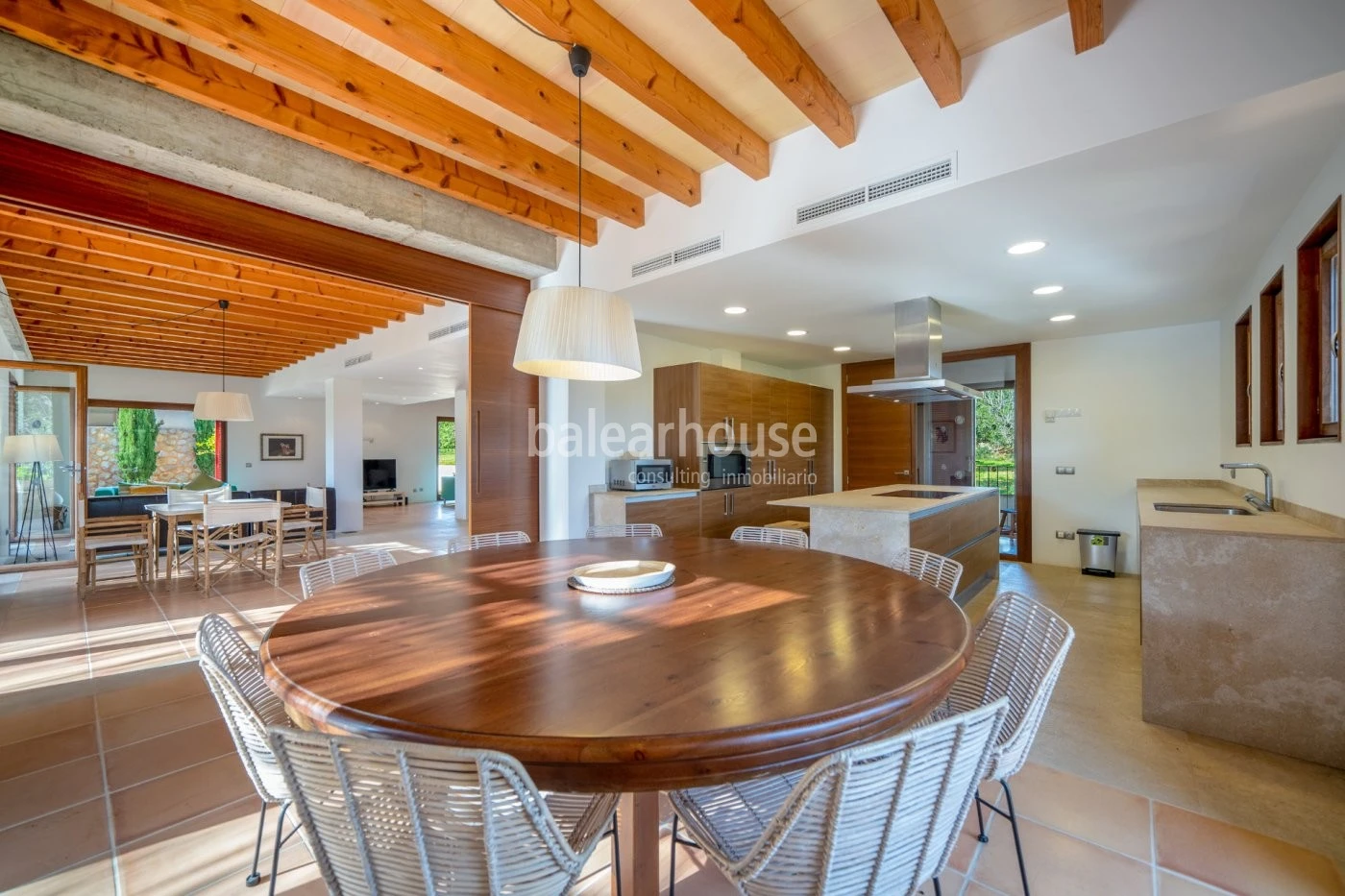 Large finca in Selva, a mixture of tradition and modernity with land holiday licence.