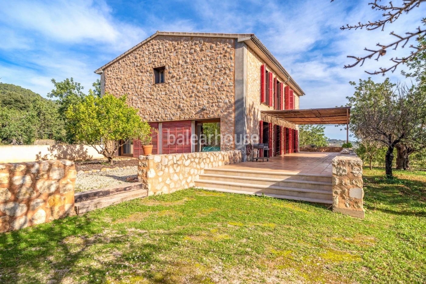 Large finca in Selva, a mixture of tradition and modernity with land holiday licence.