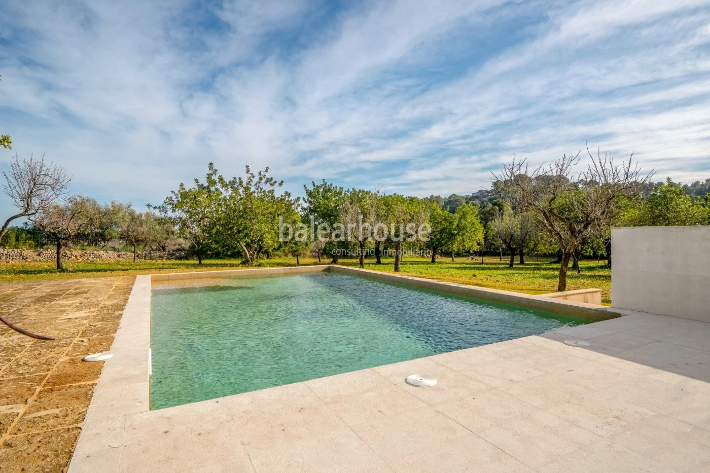 Large finca in Selva, a mixture of tradition and modernity with land holiday licence.
