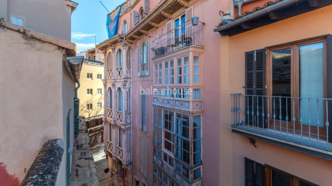 Palace for renovation with great potential in the heart of Palma's Old Town