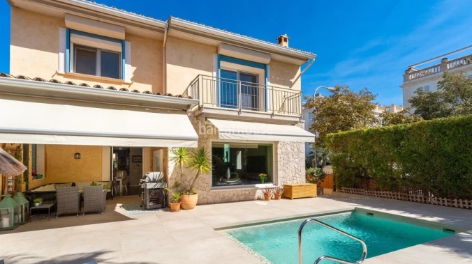Excellent house next to the beach in Palma with exterior care of terraces, garden and pool