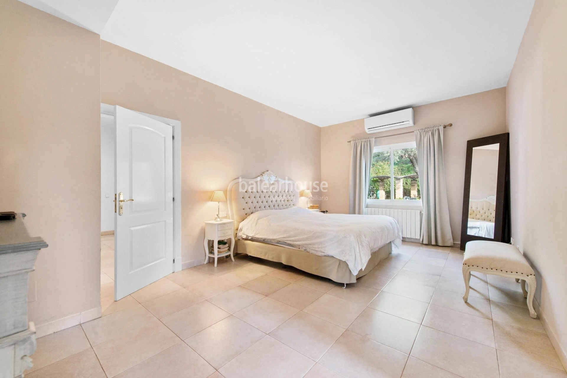 Fabelhaftes Haus im mediterranen Stil und große Außenbereiche in der Nähe von Stränden in Santa Pons