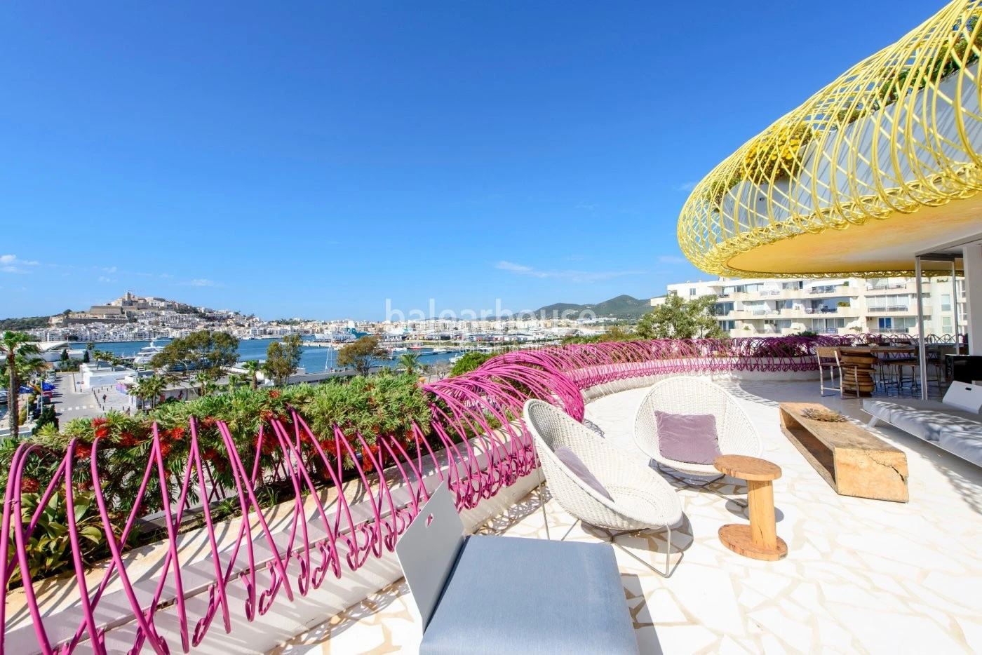 Elegante apartamento con vistas abiertas a Dalt Vila y al mar