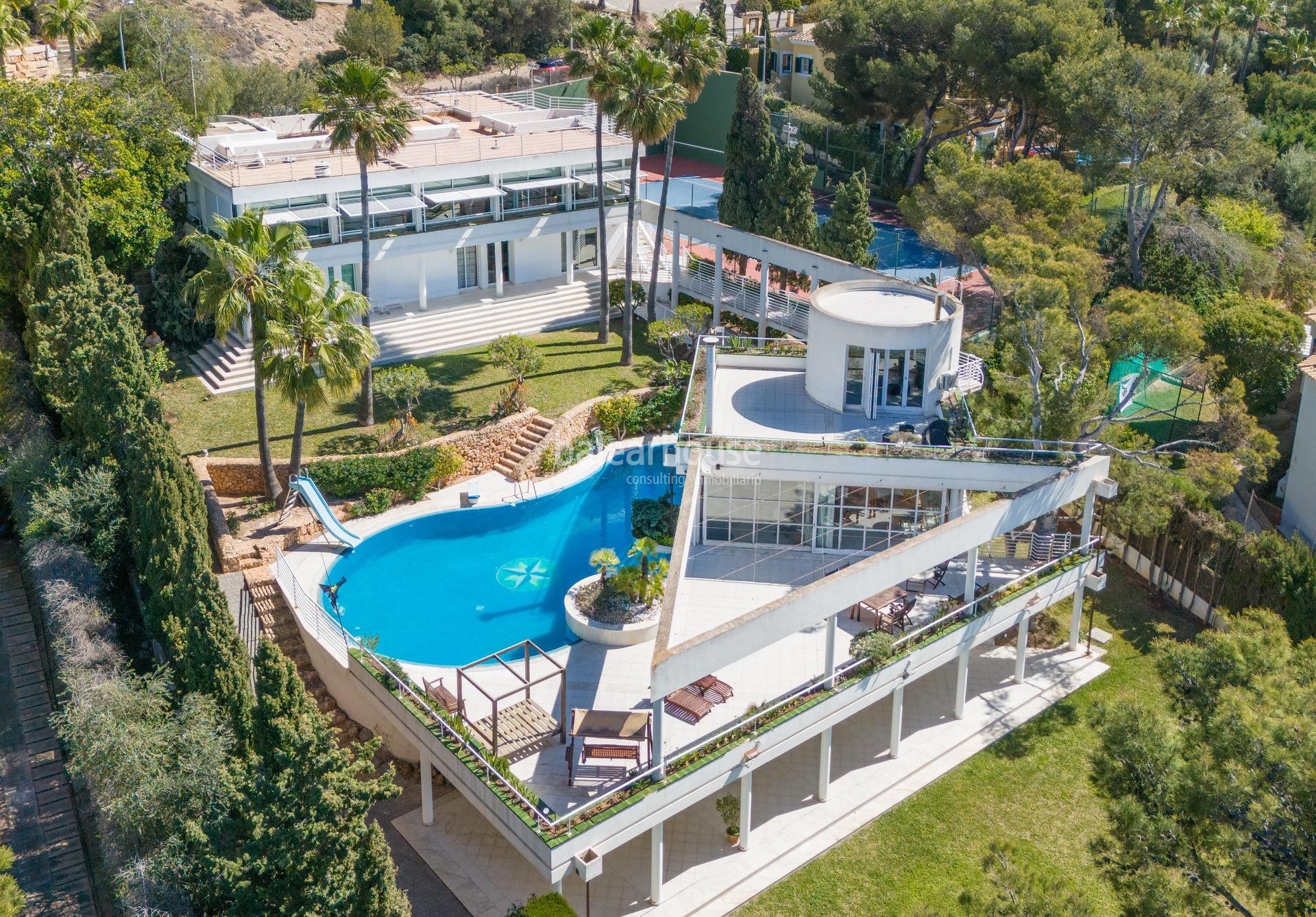 EXCLUSIVE. Large villa with spectacular sea views, gardens and tennis court in Santa Ponsa