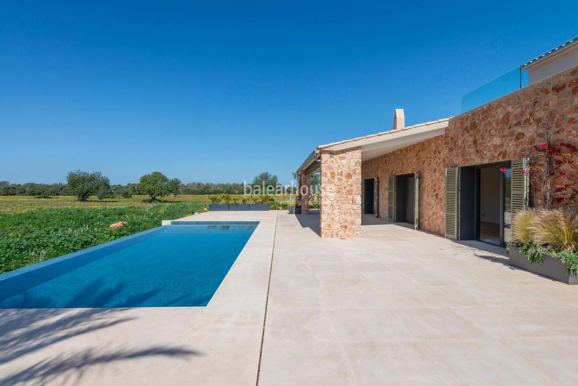 Große neue Finca in rustikalem und modernem Design mit großem Grundstück in Llucmajor