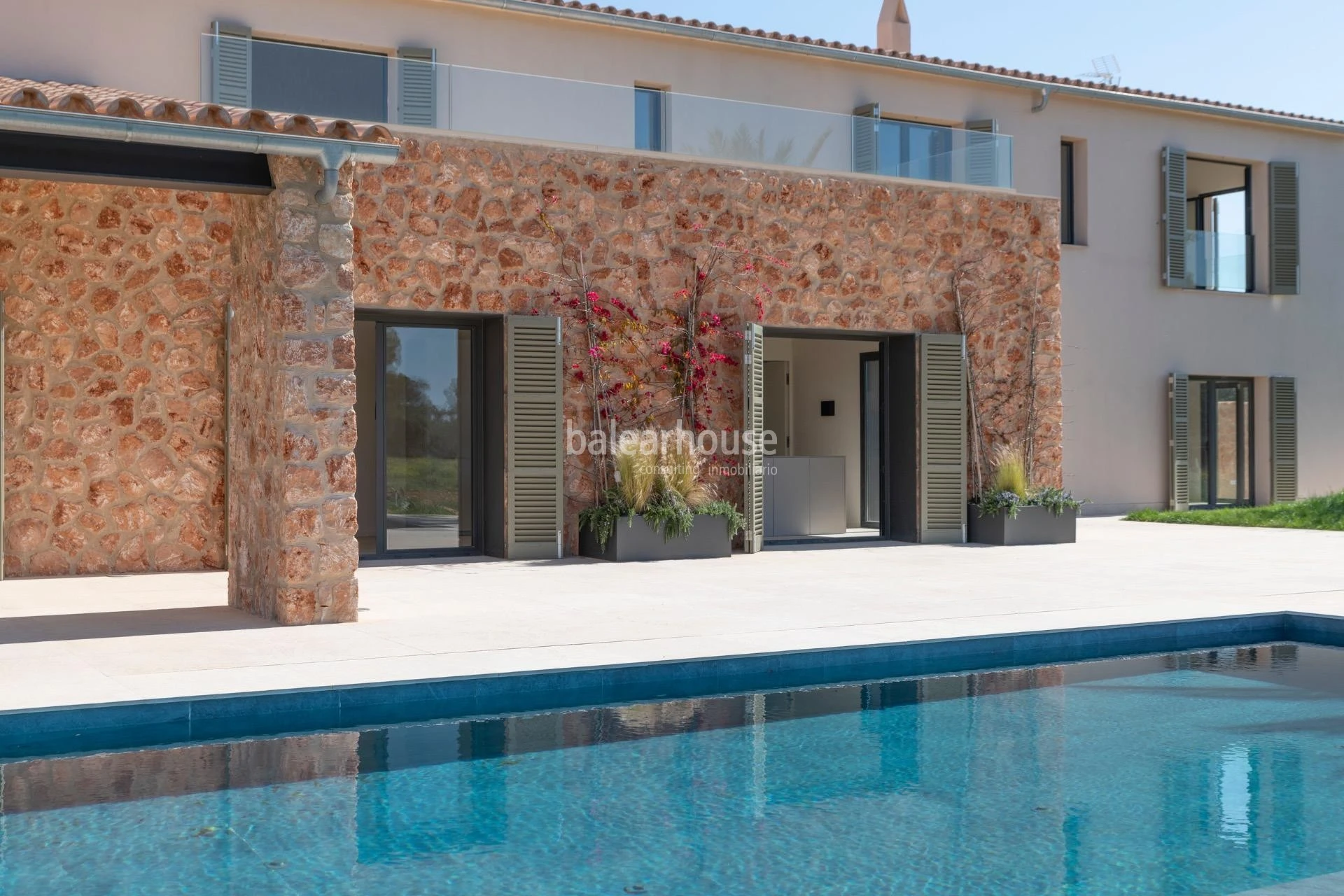 Große neue Finca in rustikalem und modernem Design mit großem Grundstück in Llucmajor