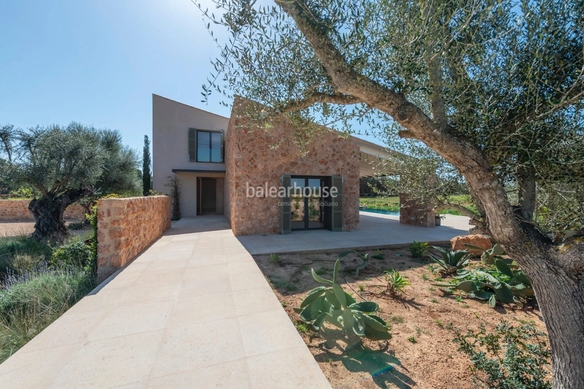 Große neue Finca in rustikalem und modernem Design mit großem Grundstück in Llucmajor