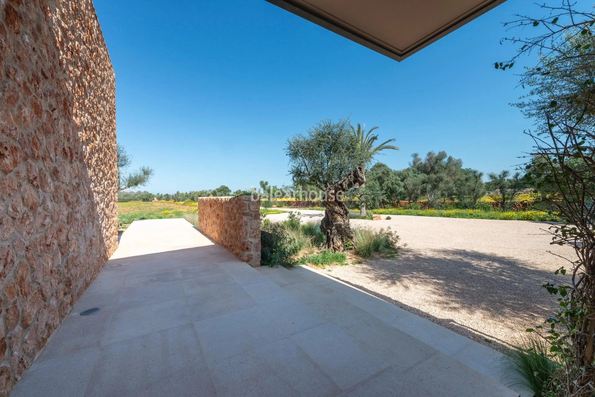 Große neue Finca in rustikalem und modernem Design mit großem Grundstück in Llucmajor