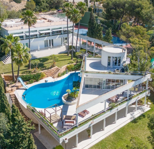 Große Villa mit spektakulärem Meerblick, Tennisplatz und Ferienvermietung Lizenz in Santa Ponsa