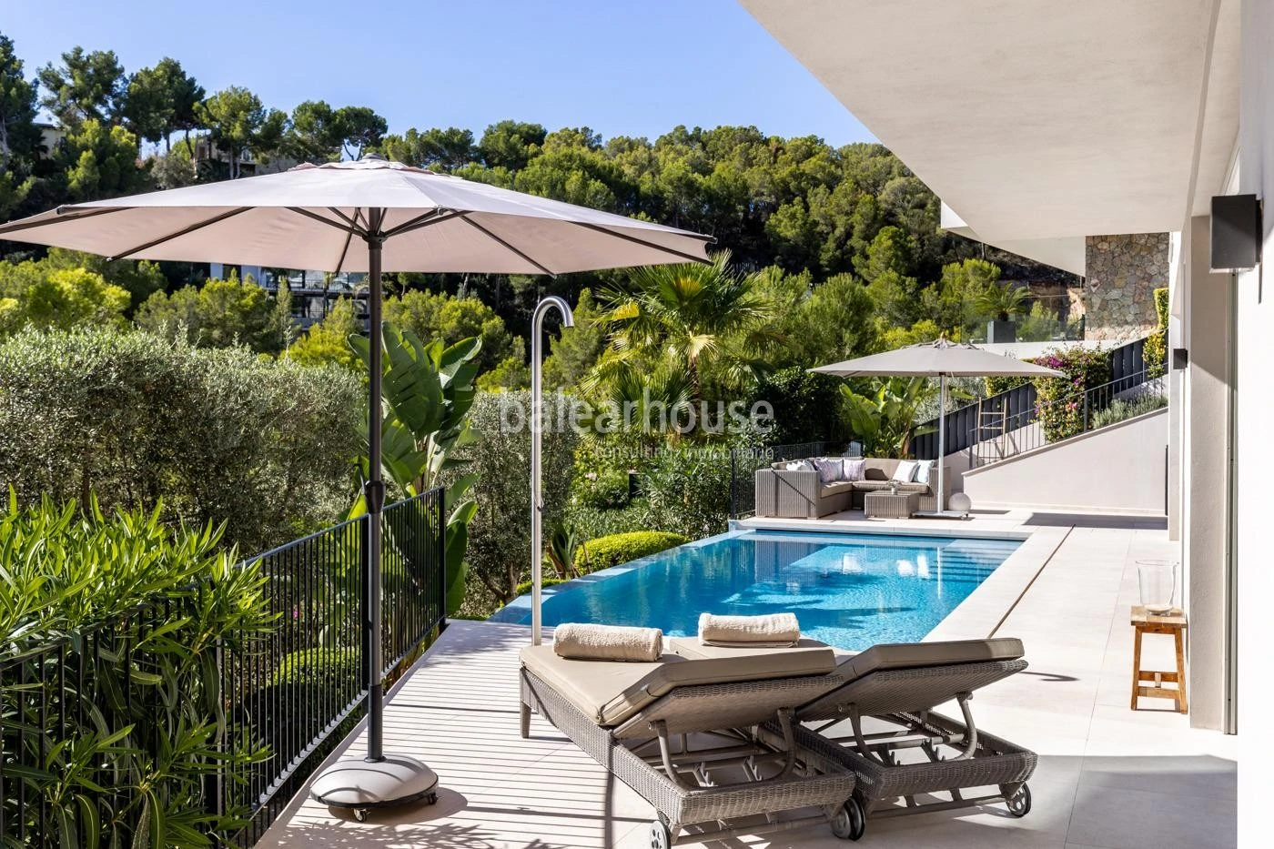 Preciosa villa moderna de estilo mediterraneo junto a zona verde en Costa den Blanes.