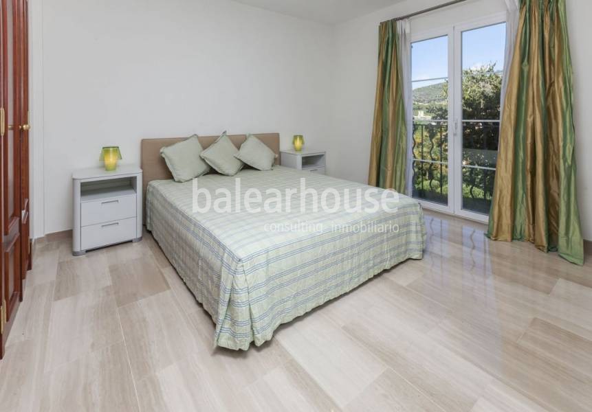 Bright flat next to the golf course in an exclusive community in the select area of Bendinat.