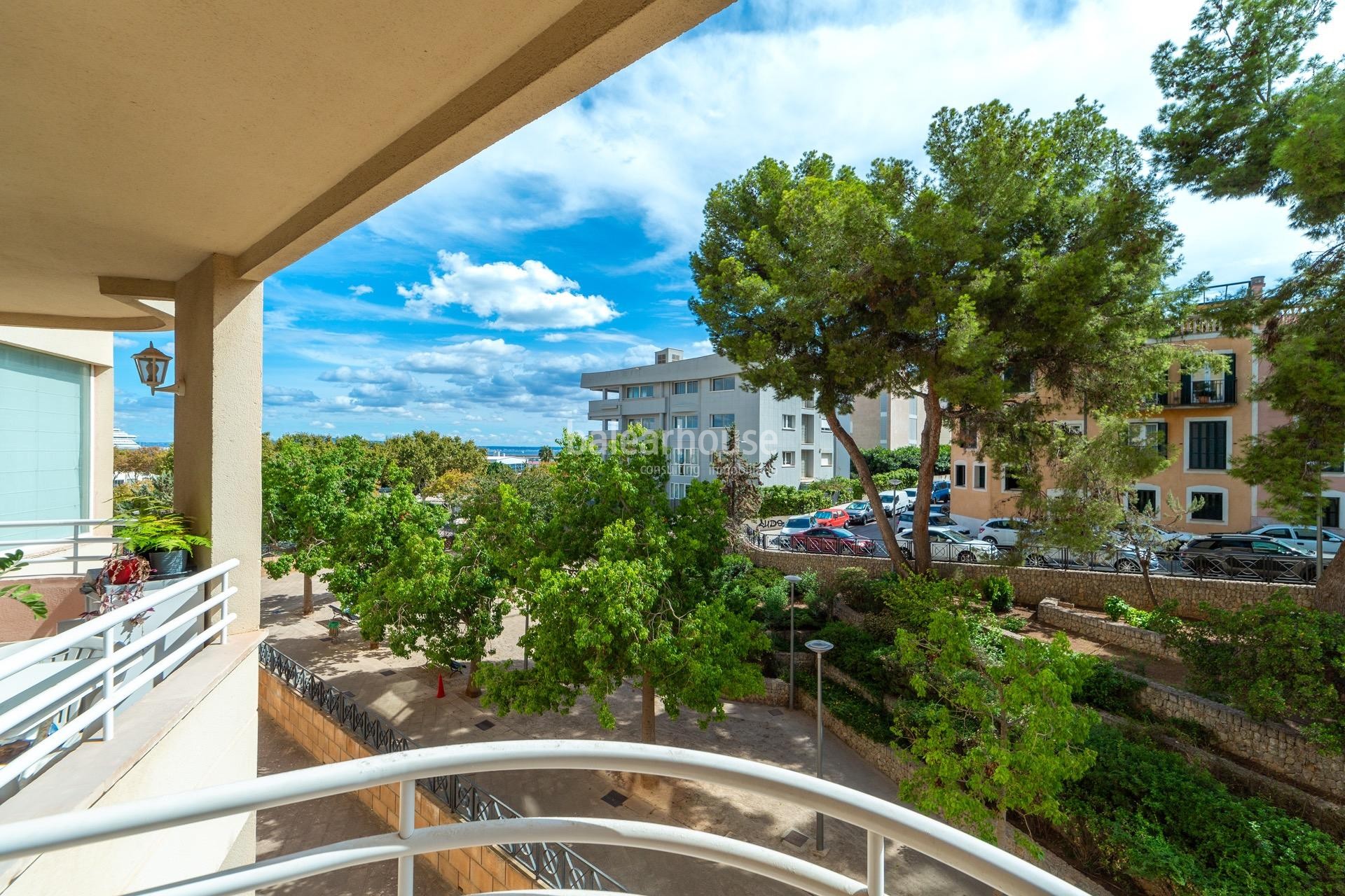 Excelente apartamento dúplex con bonitas vistas despejadas en en Paseo Marítimo de Palma