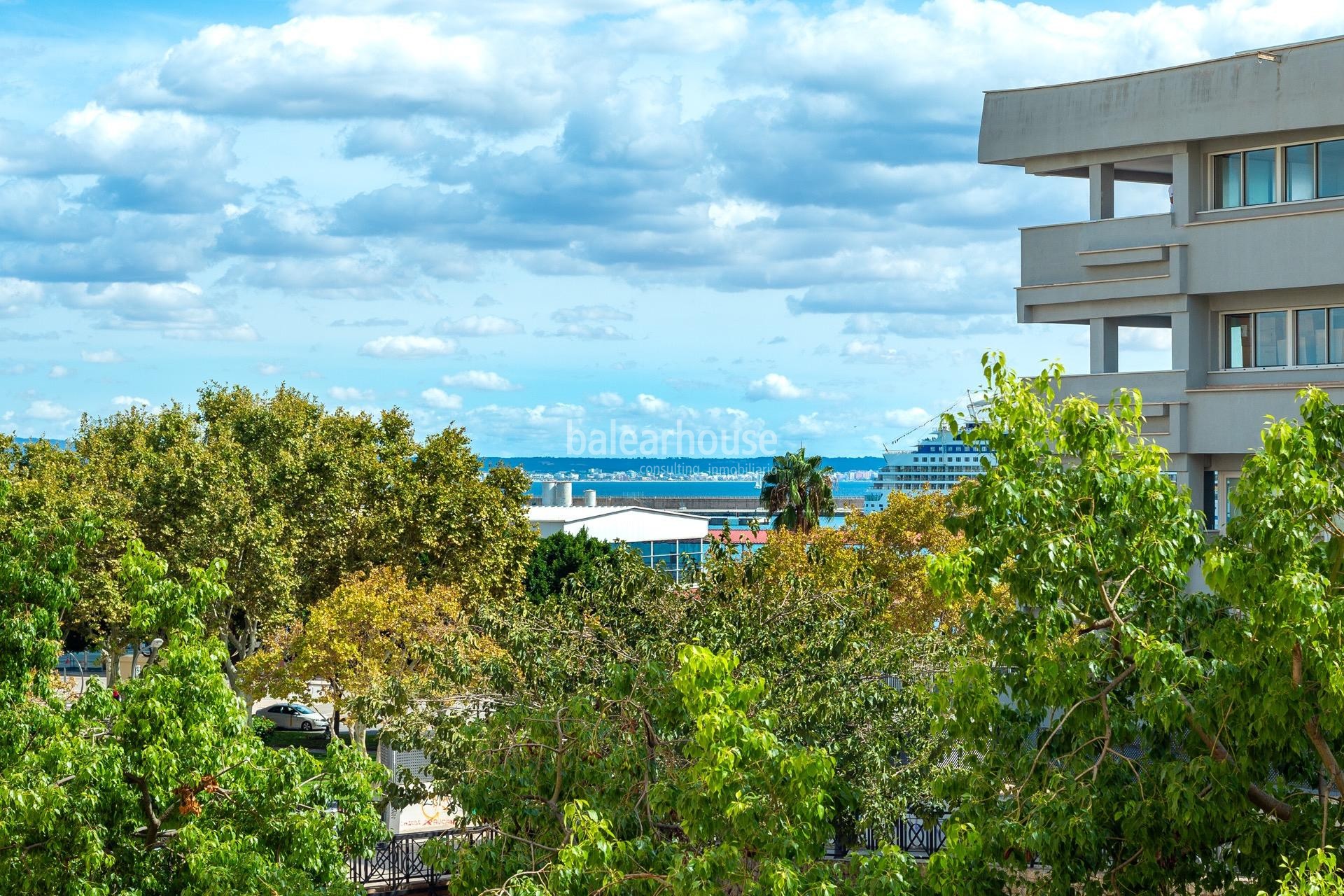 Excelente apartamento dúplex con bonitas vistas despejadas en en Paseo Marítimo de Palma