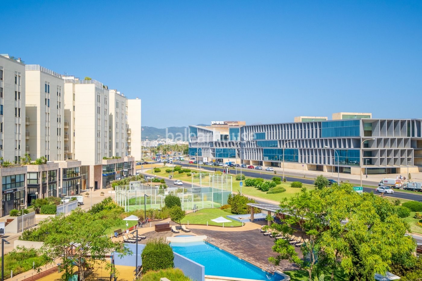 Spectacular sea views from this fantastic flat with terrace on the front line of Portixol.