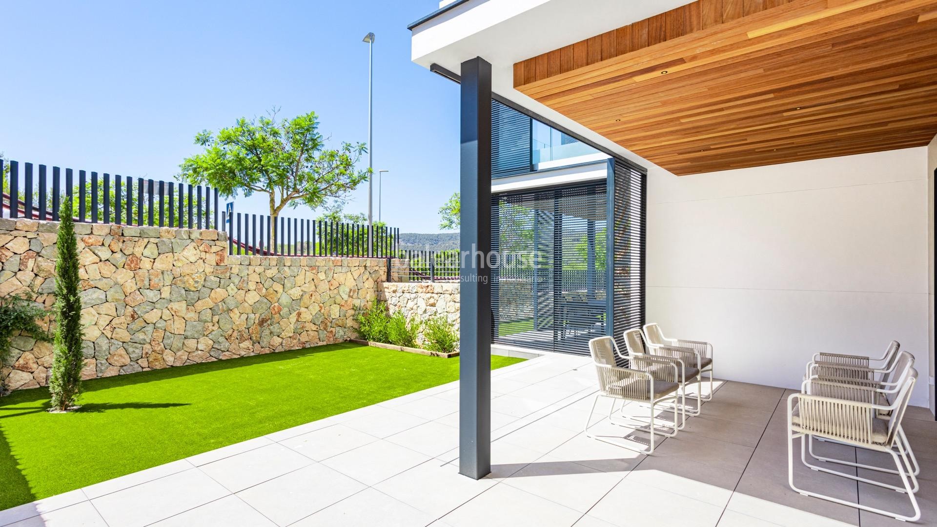Gran planta baja a estrenar en Palma junto al golf, con terraza y jardín privado.