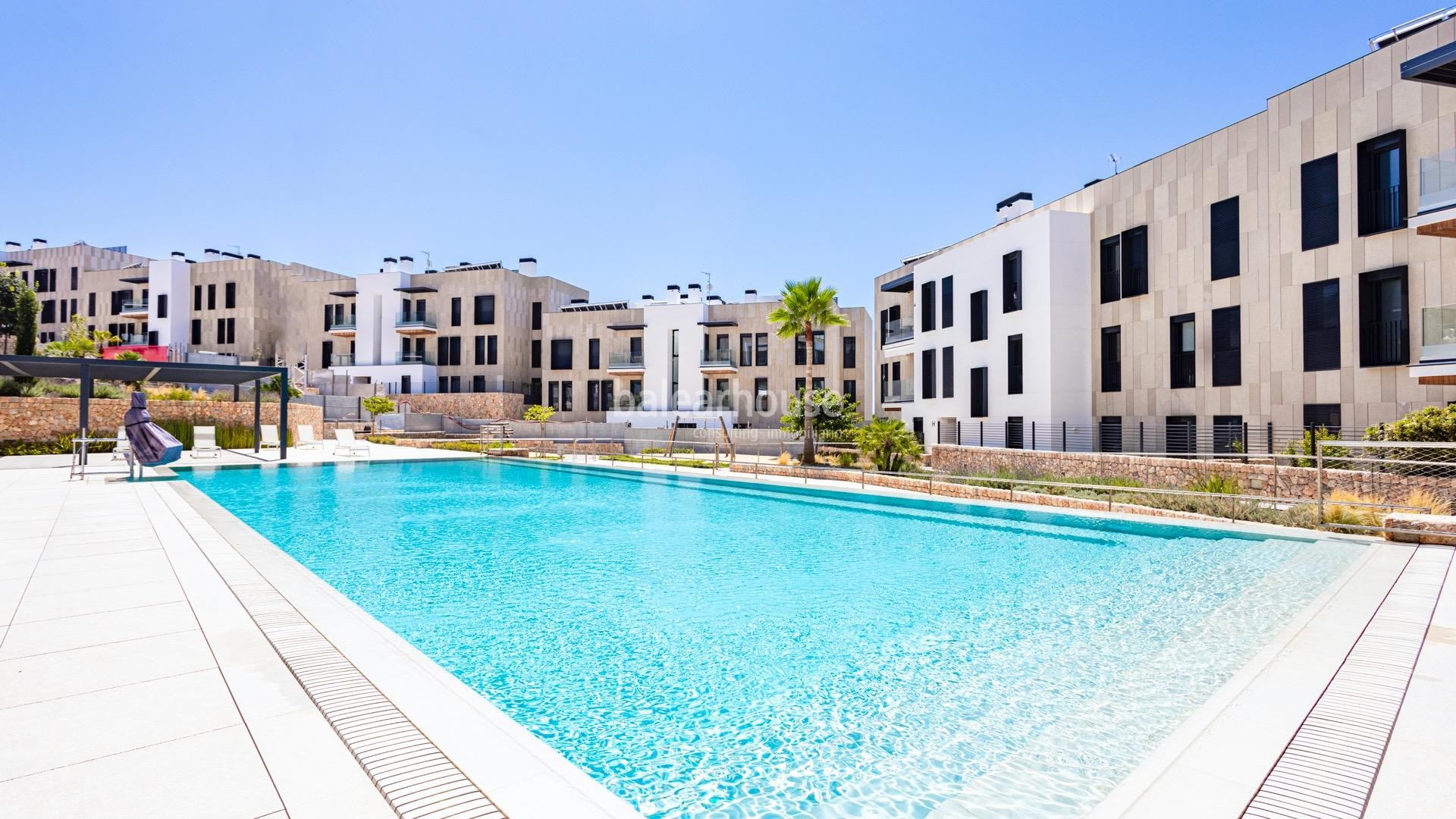 Gran planta baja a estrenar en Palma junto al golf, con terraza y jardín privado.