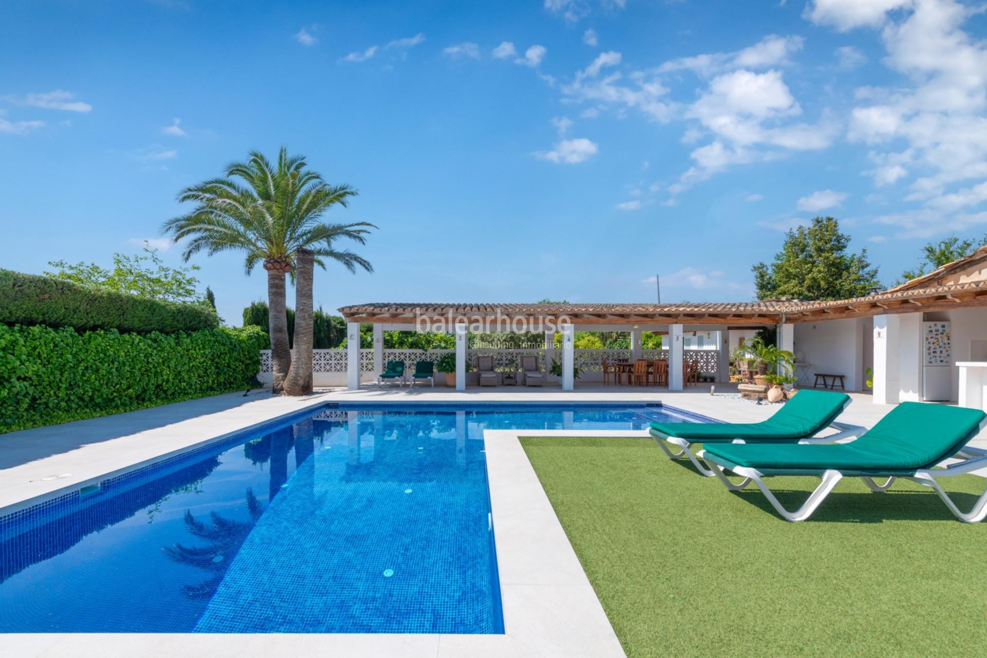 Impeccable modern rustic style house with pool and guest area in Establiments
