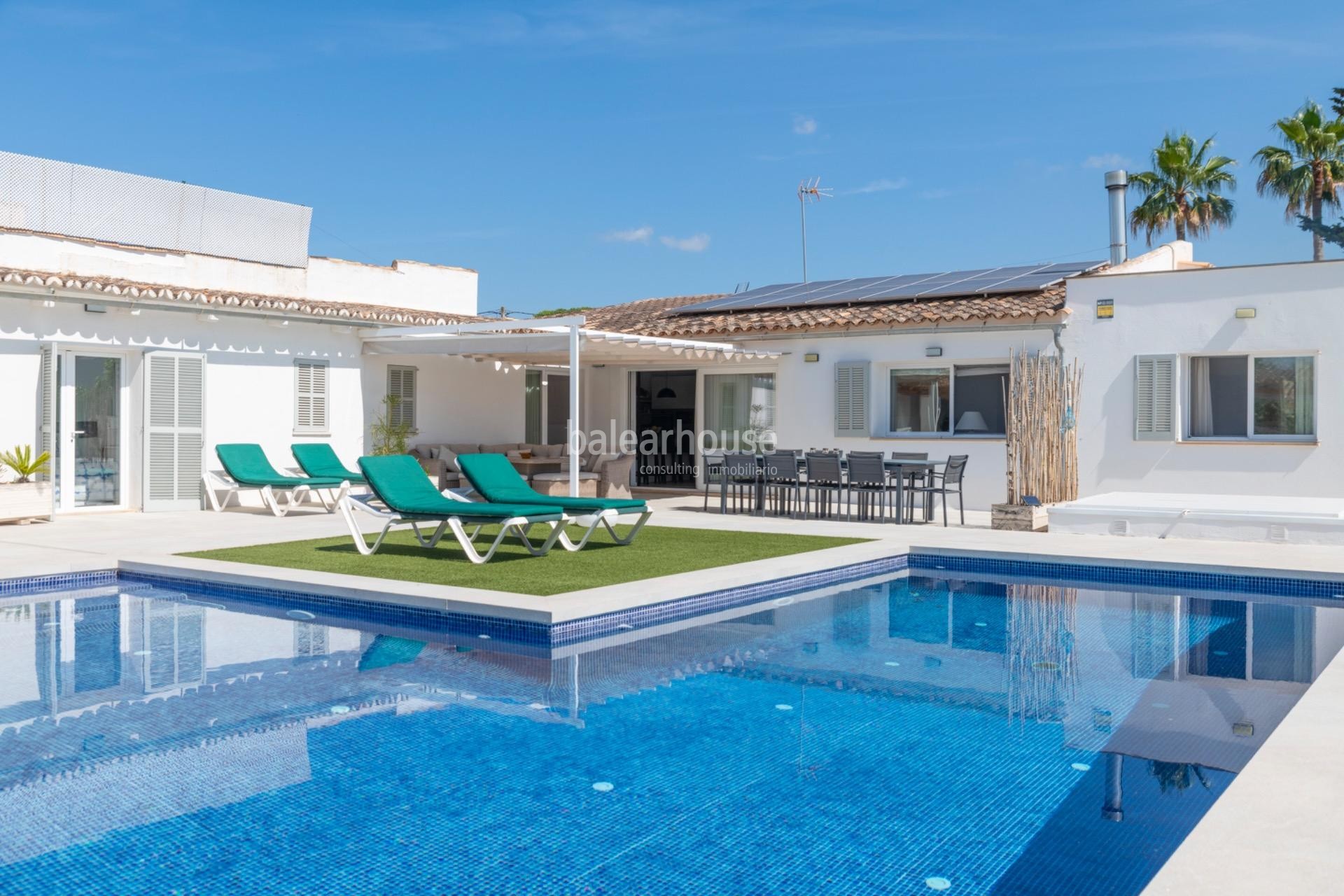 Impeccable modern rustic style house with pool and guest area in Establiments