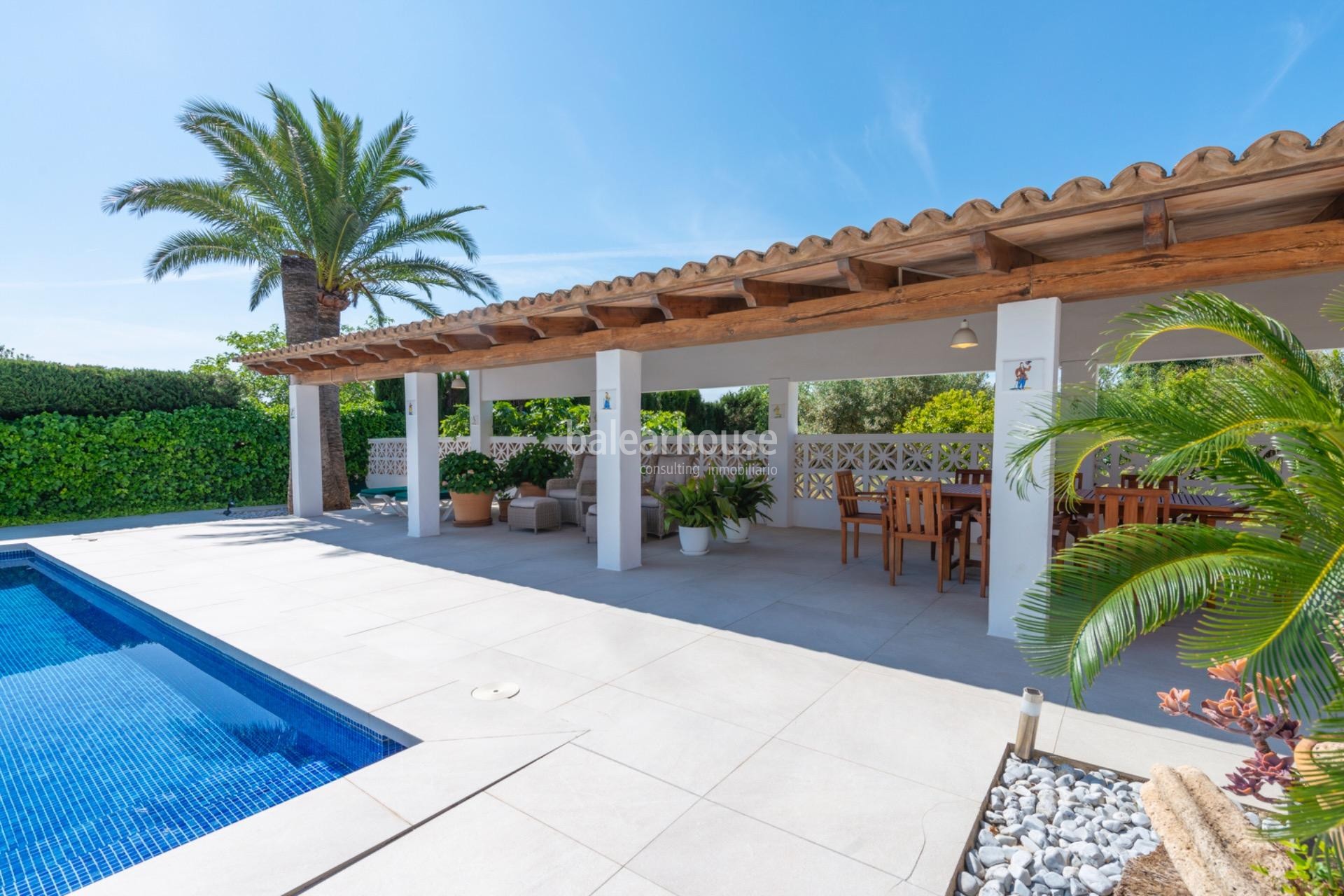 Impeccable modern rustic style house with pool and guest area in Establiments
