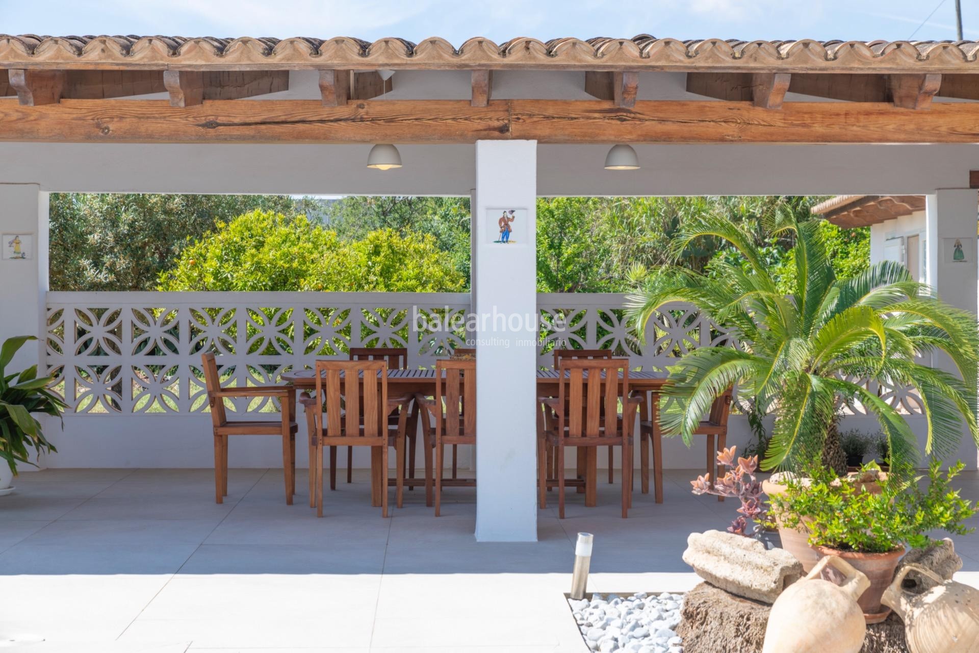 Impeccable modern rustic style house with pool and guest area in Establiments
