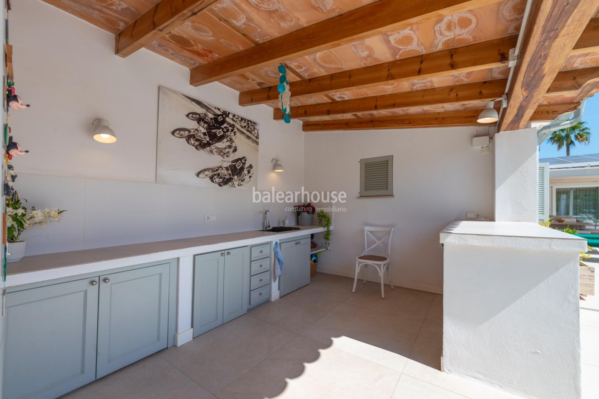 Impeccable modern rustic style house with pool and guest area in Establiments