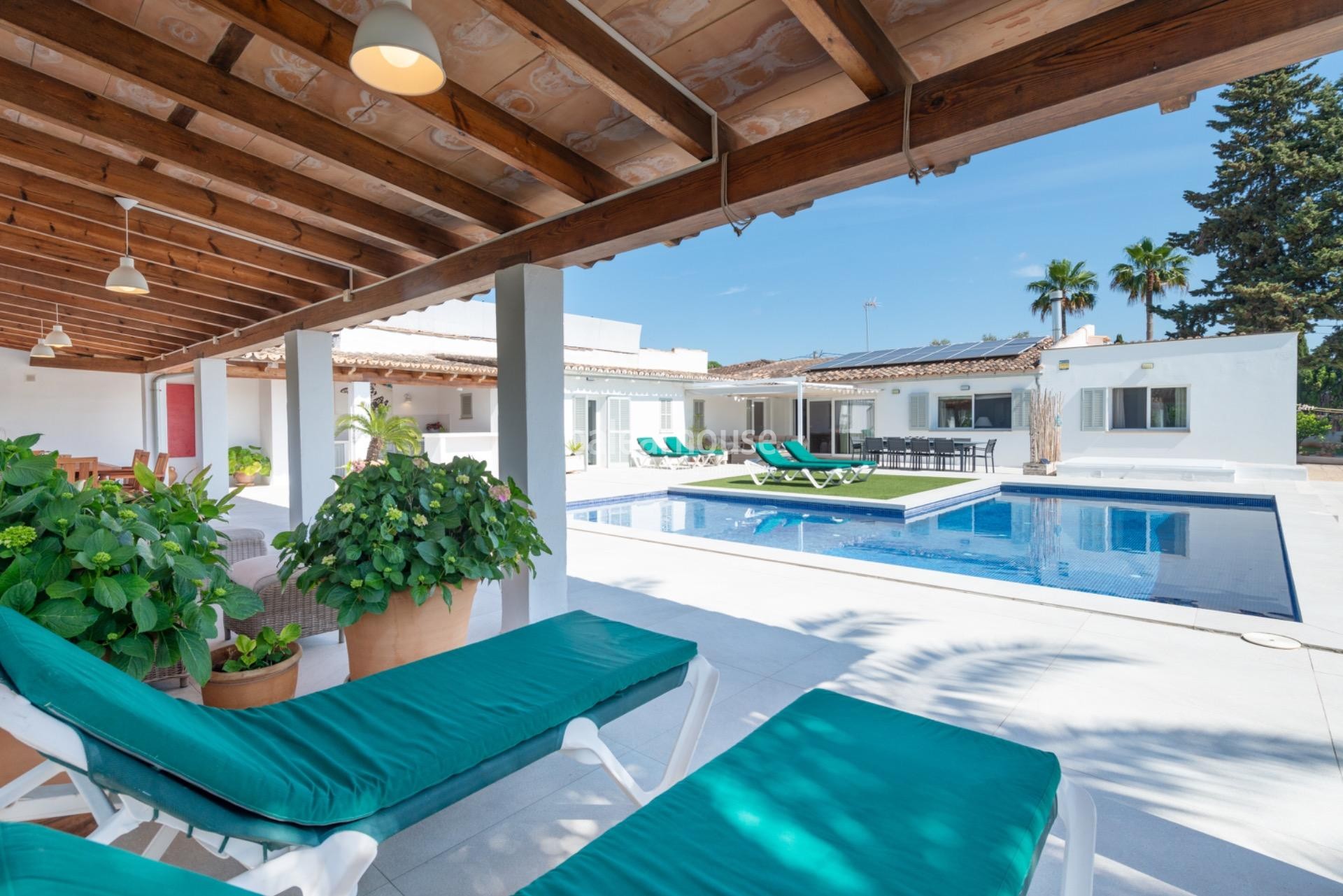 Impeccable modern rustic style house with pool and guest area in Establiments