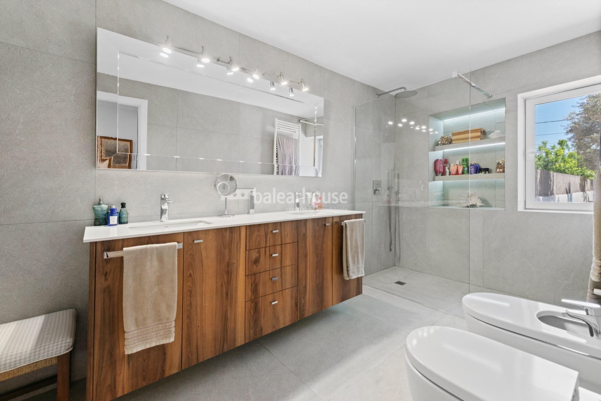 Impeccable modern rustic style house with pool and guest area in Establiments