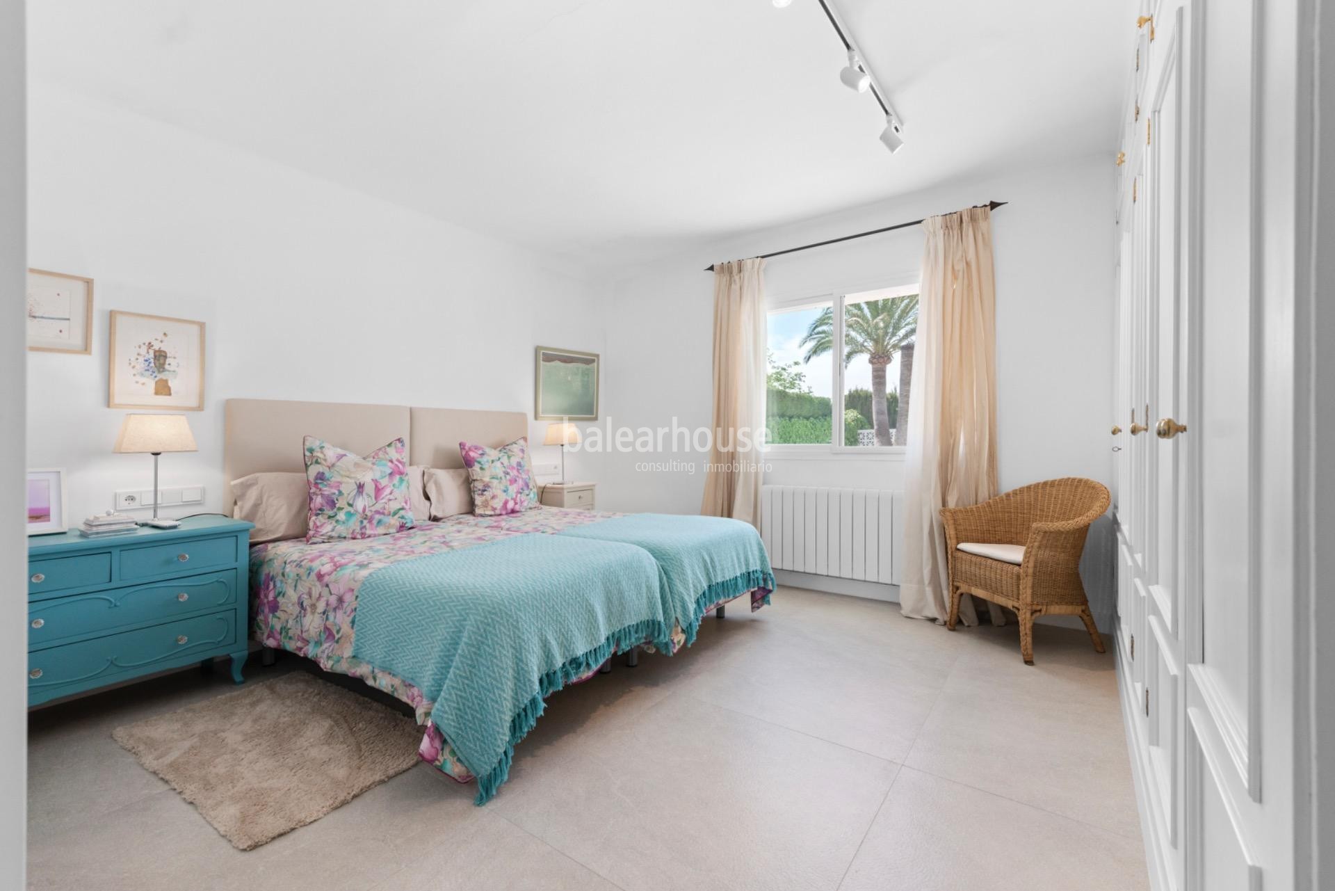Impeccable modern rustic style house with pool and guest area in Establiments