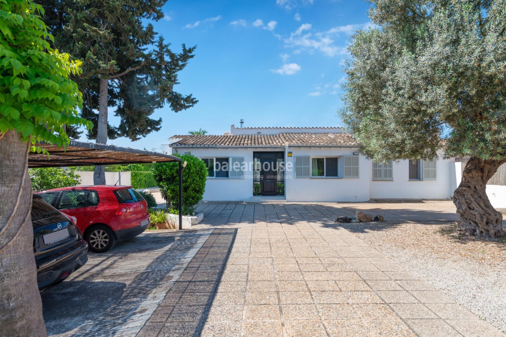 Impeccable modern rustic style house with pool and guest area in Establiments