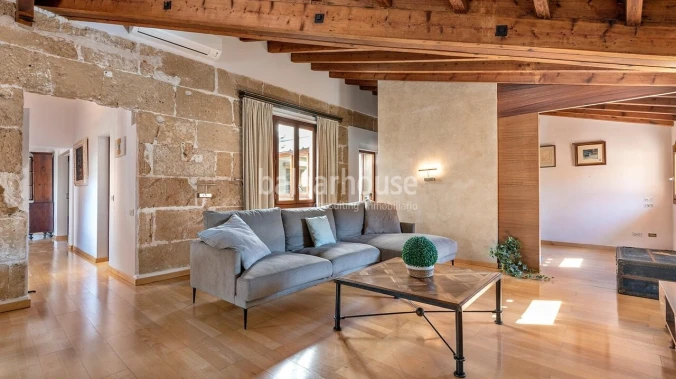 Excellent penthouse located in the historic centre of Palma with large terrace and views of the city