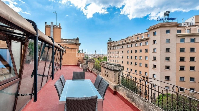 Excellent penthouse located in the historic centre of Palma with large terrace and views of the city