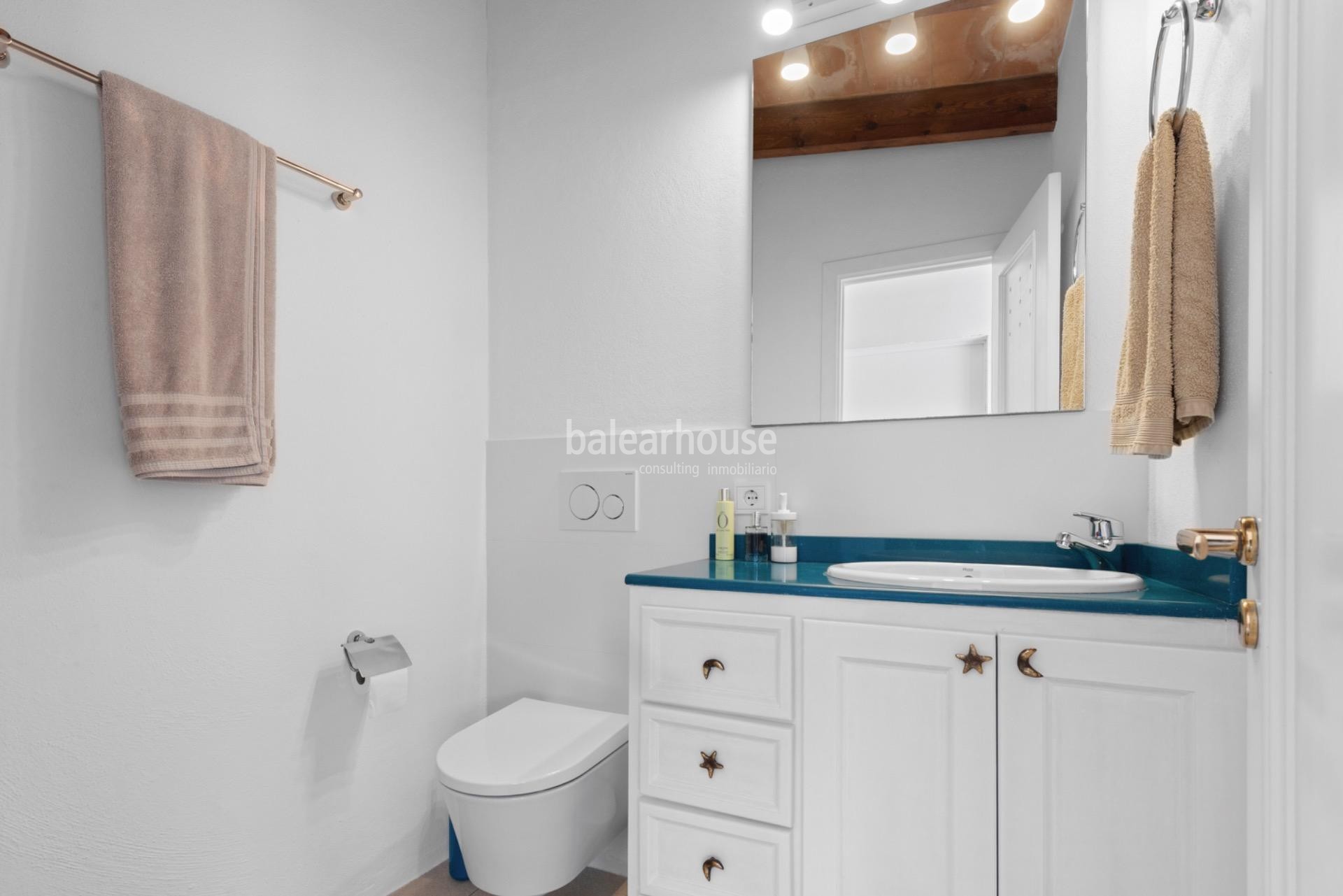 Impecable casa en terreno urbano con piscina y zona para invitados en Establiments