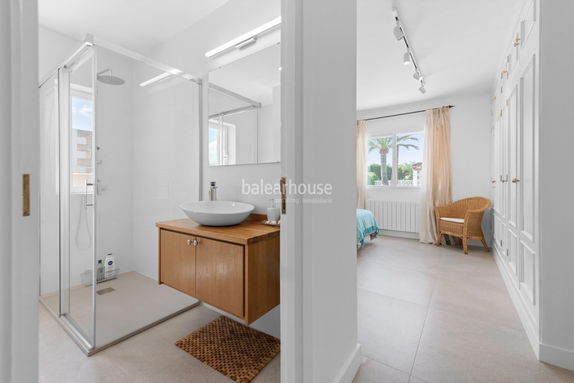 Impecable casa en terreno urbano con piscina y zona para invitados en Establiments