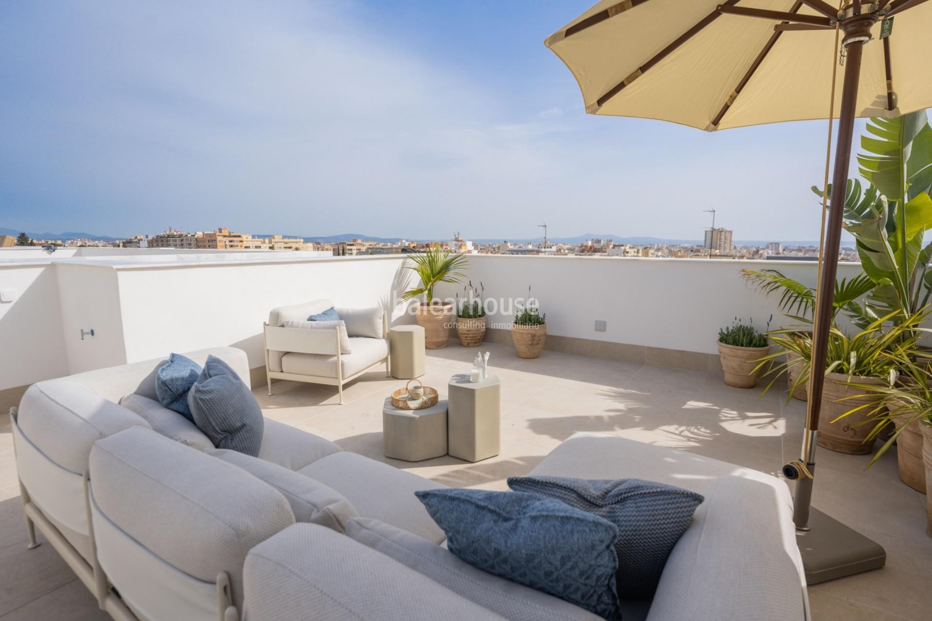 Magnificent modern design penthouse with private solarium and spectacular views of the city.