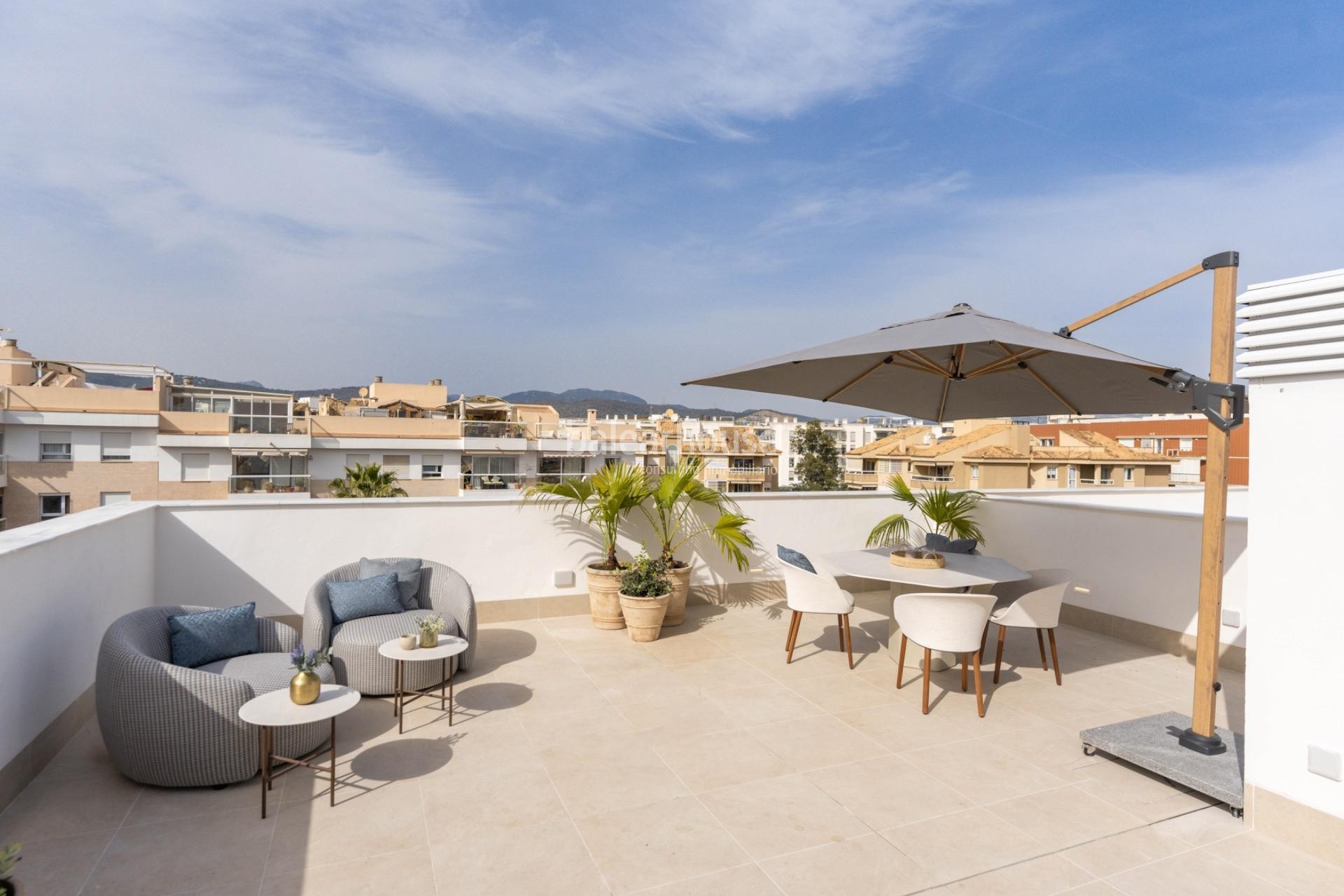 Magnificent modern design penthouse with private solarium and spectacular views of the city.