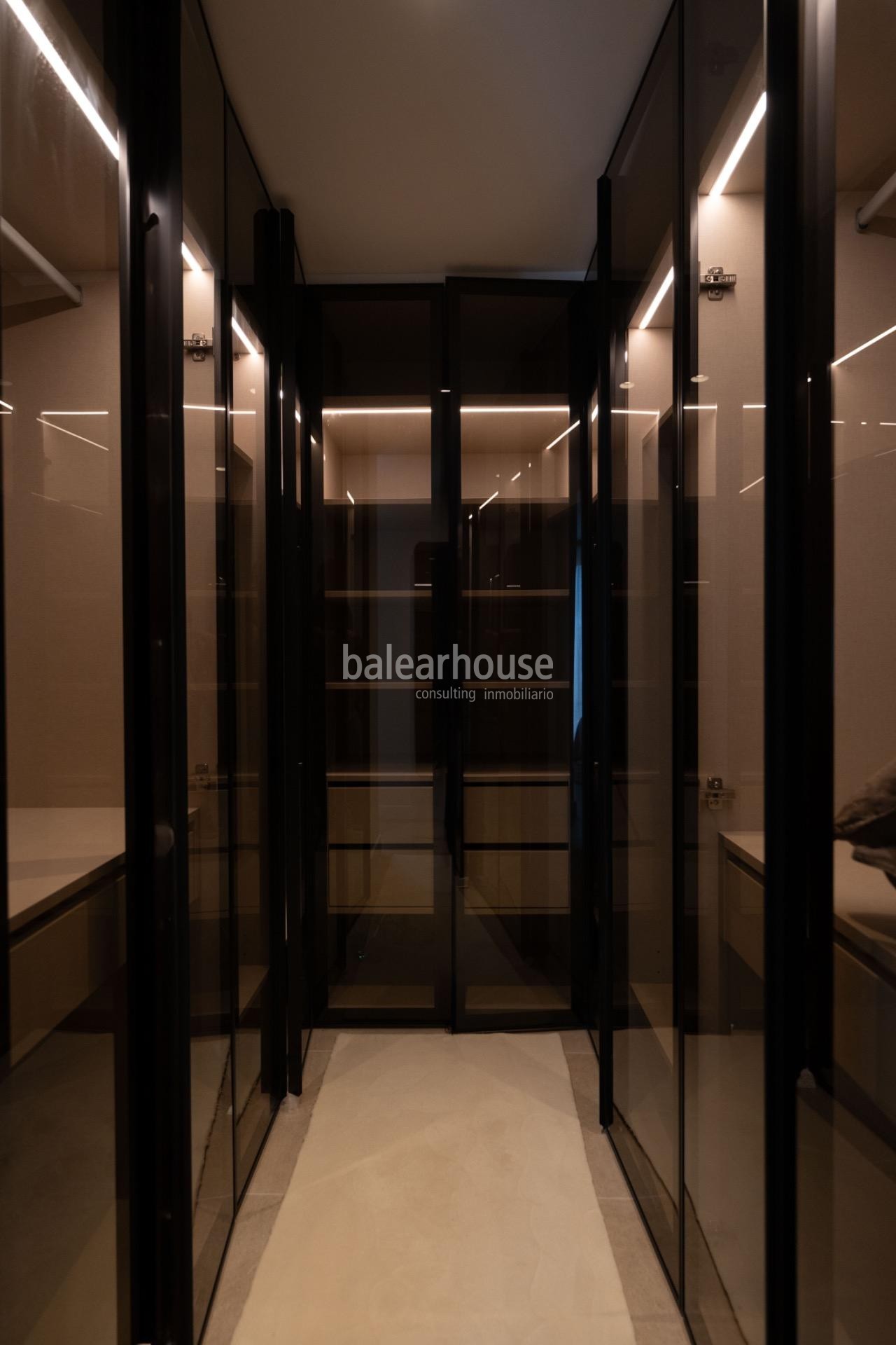 Magnífico ático de diseño moderno con solarium privado y vistas espectaculares a la ciudad.