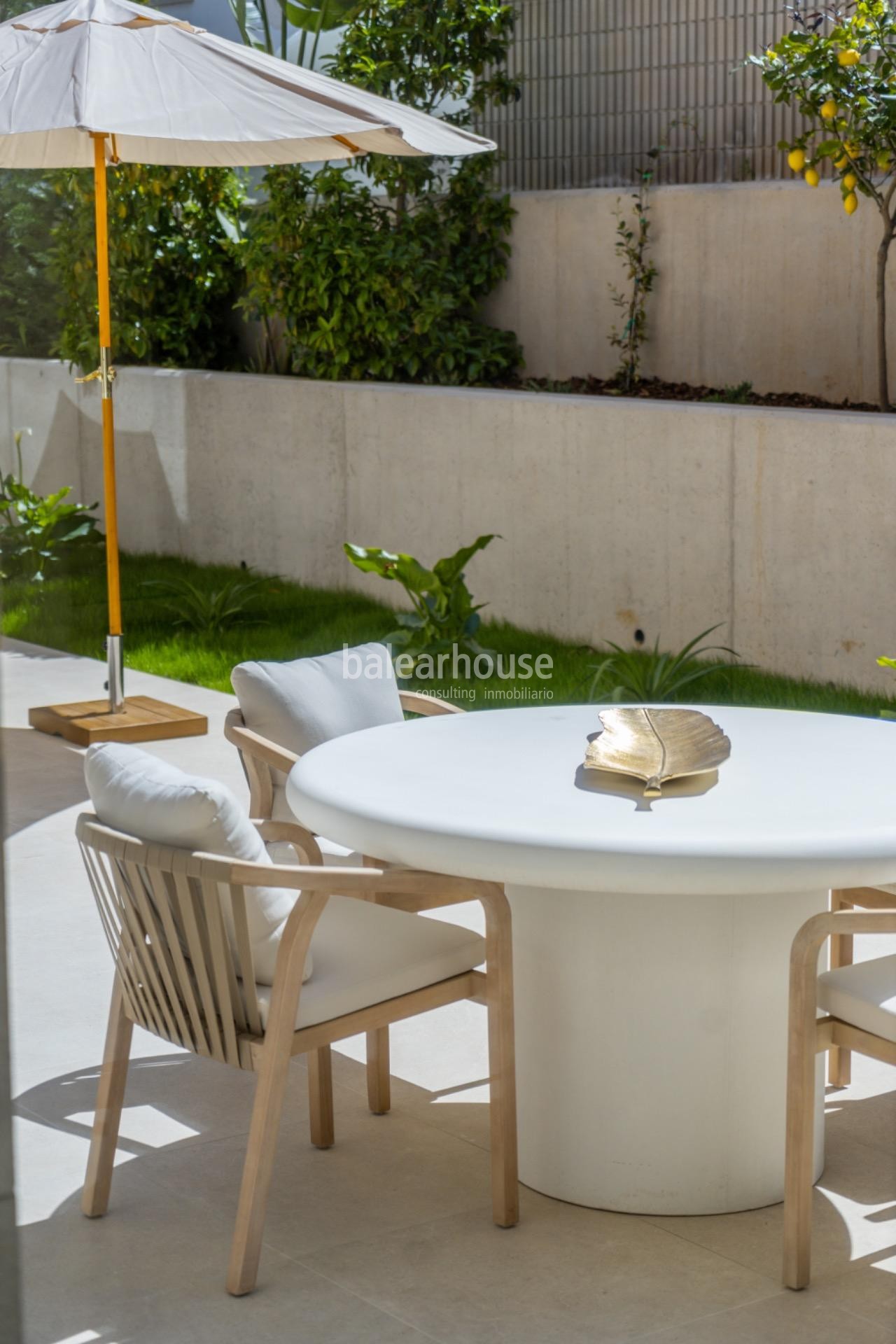 Exclusive new build ground floor apartment in Palma with swimming pool, private garden