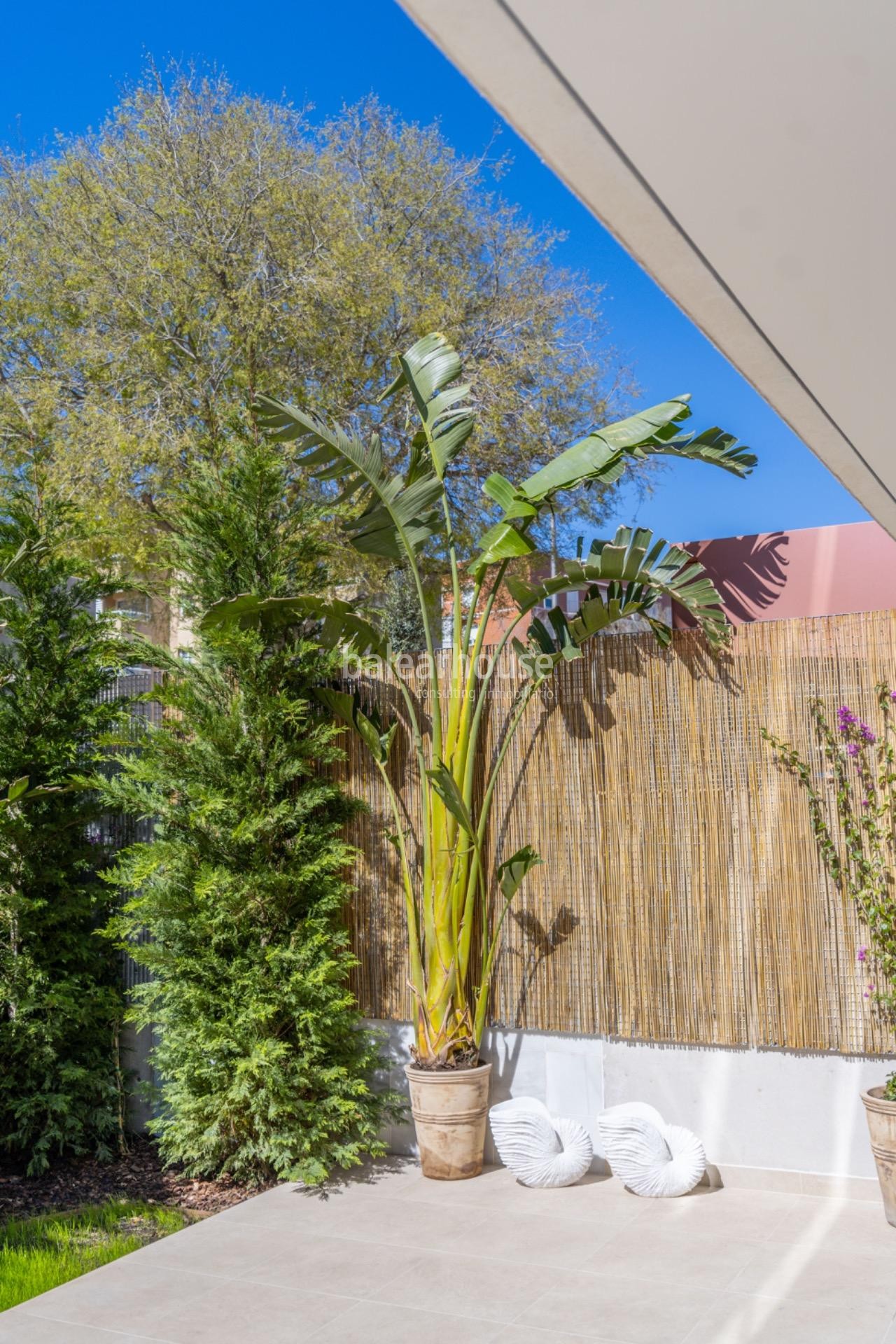 Exclusive new build ground floor apartment in Palma with swimming pool, private garden