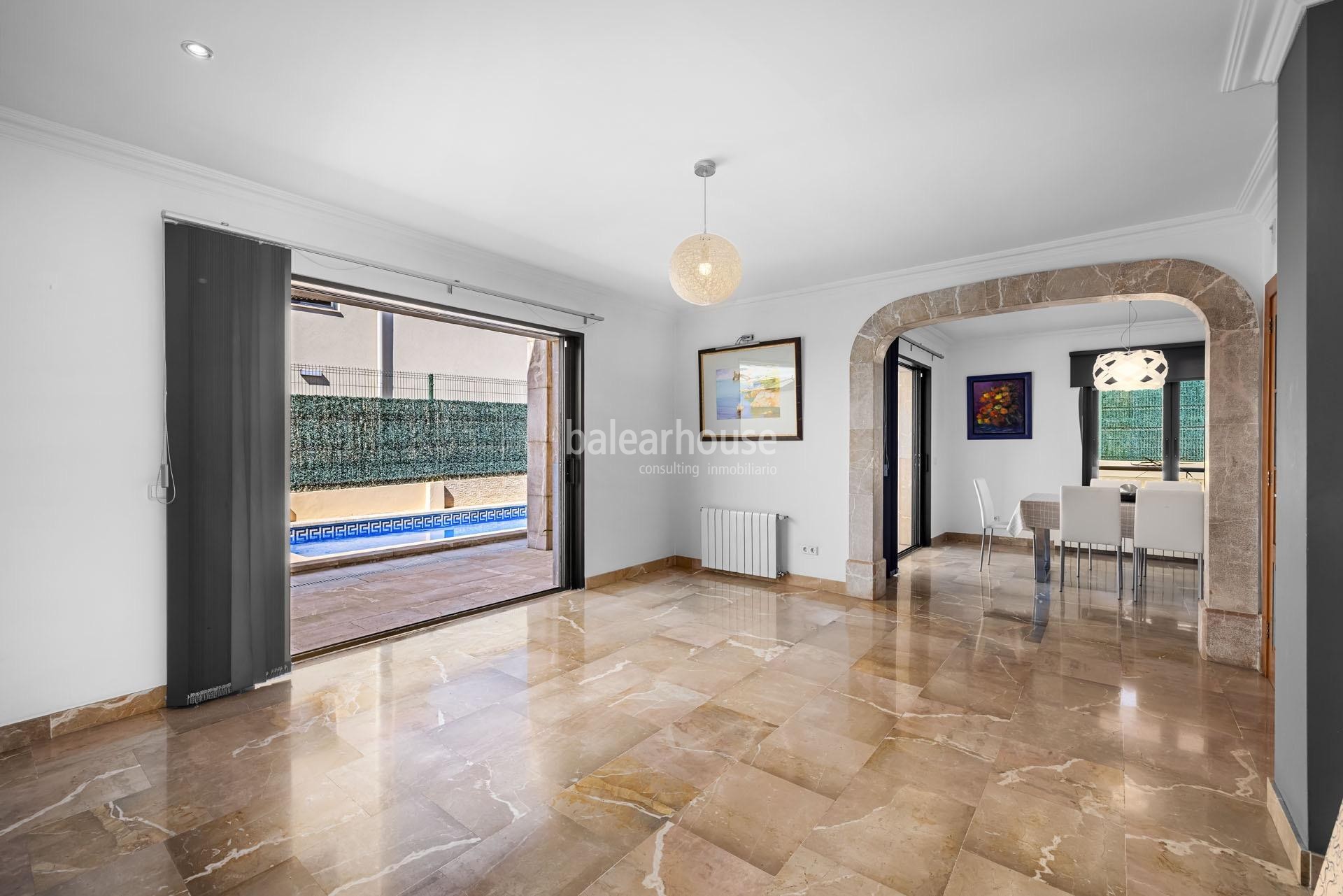 Luminoso chalet con altas calidades, piscina y terrazas en una verde zona residencial de Palma