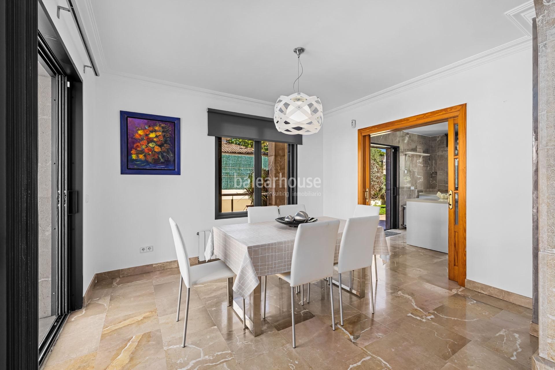 Luminoso chalet con altas calidades, piscina y terrazas en una verde zona residencial de Palma
