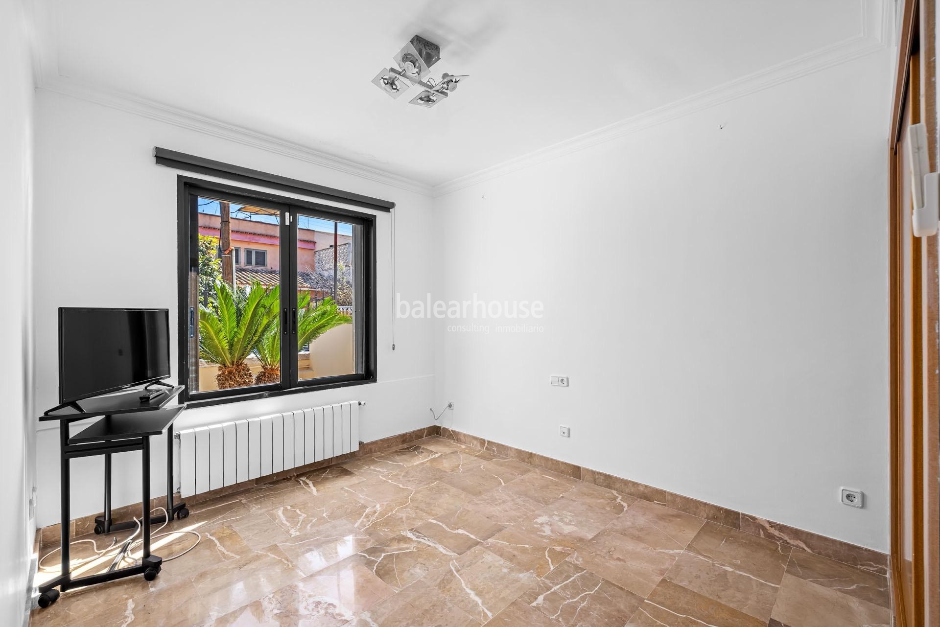Luminoso chalet con altas calidades, piscina y terrazas en una verde zona residencial de Palma