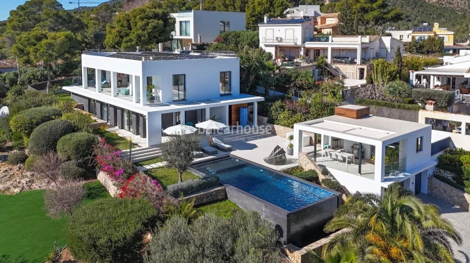 Avant-garde villa with dazzling sea views located at the top of Portals