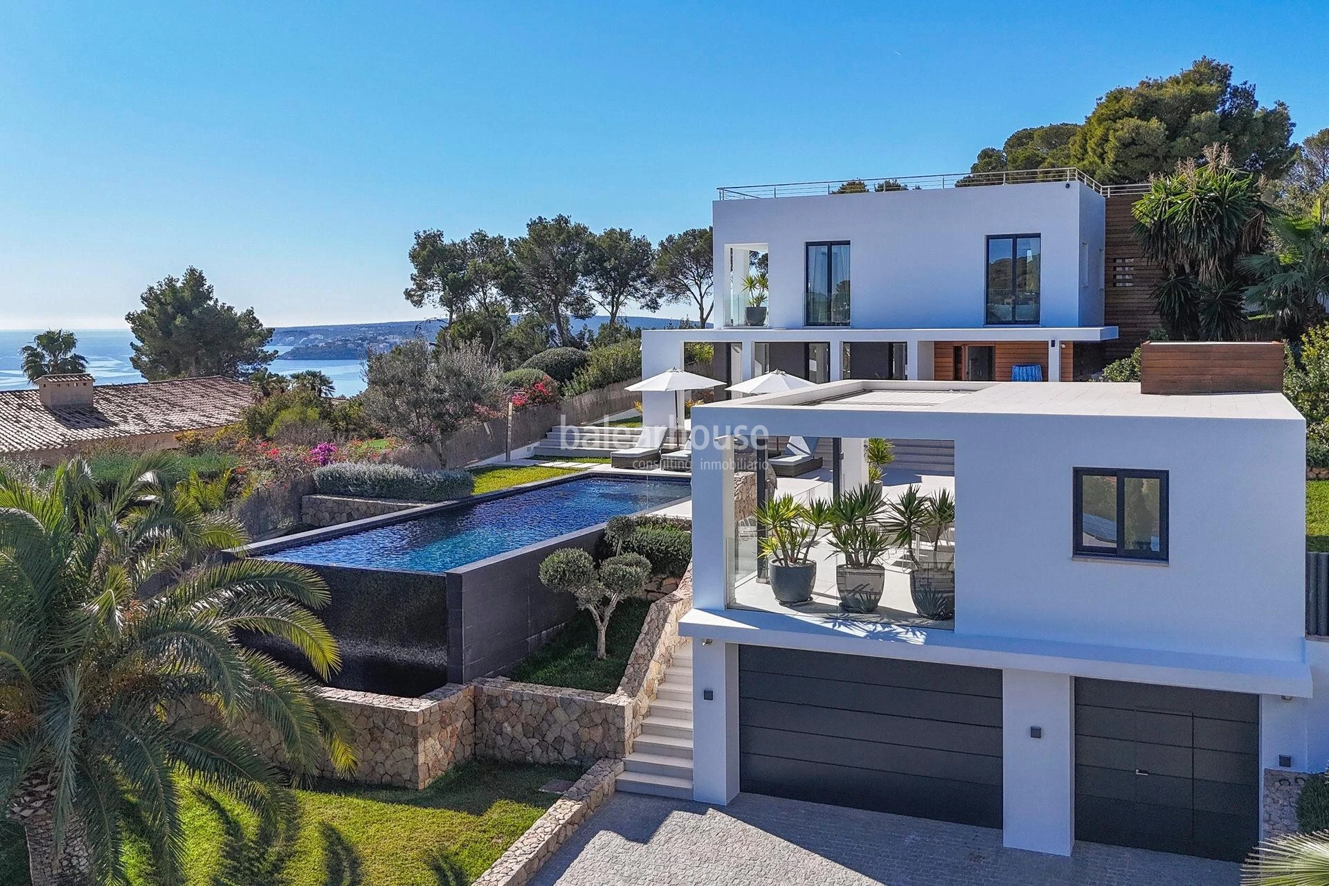 Avant-garde villa with dazzling sea views located at the top of Portals