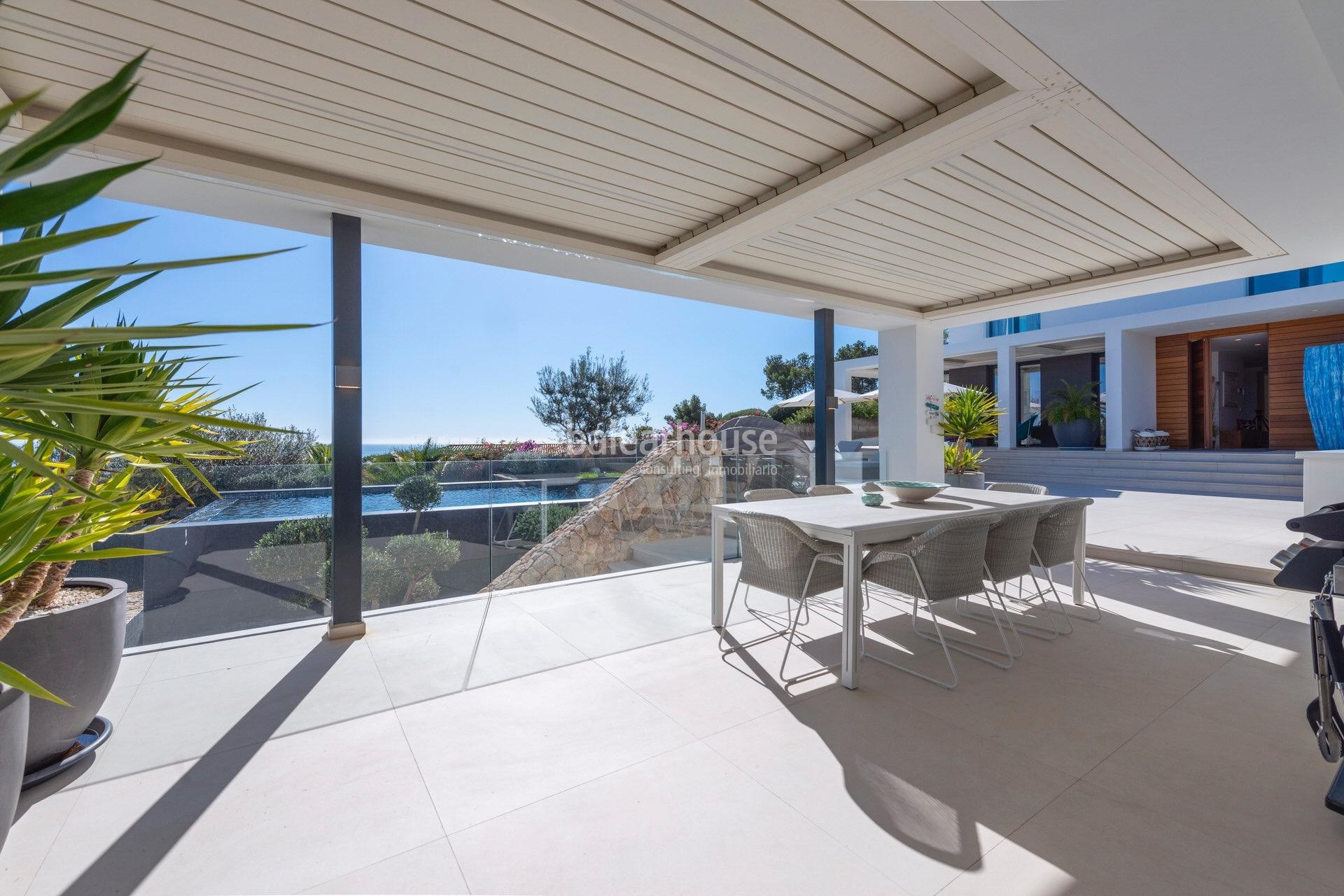 Villa de vanguardia con deslumbrantes vistas al mar situada en lo alto de Portals