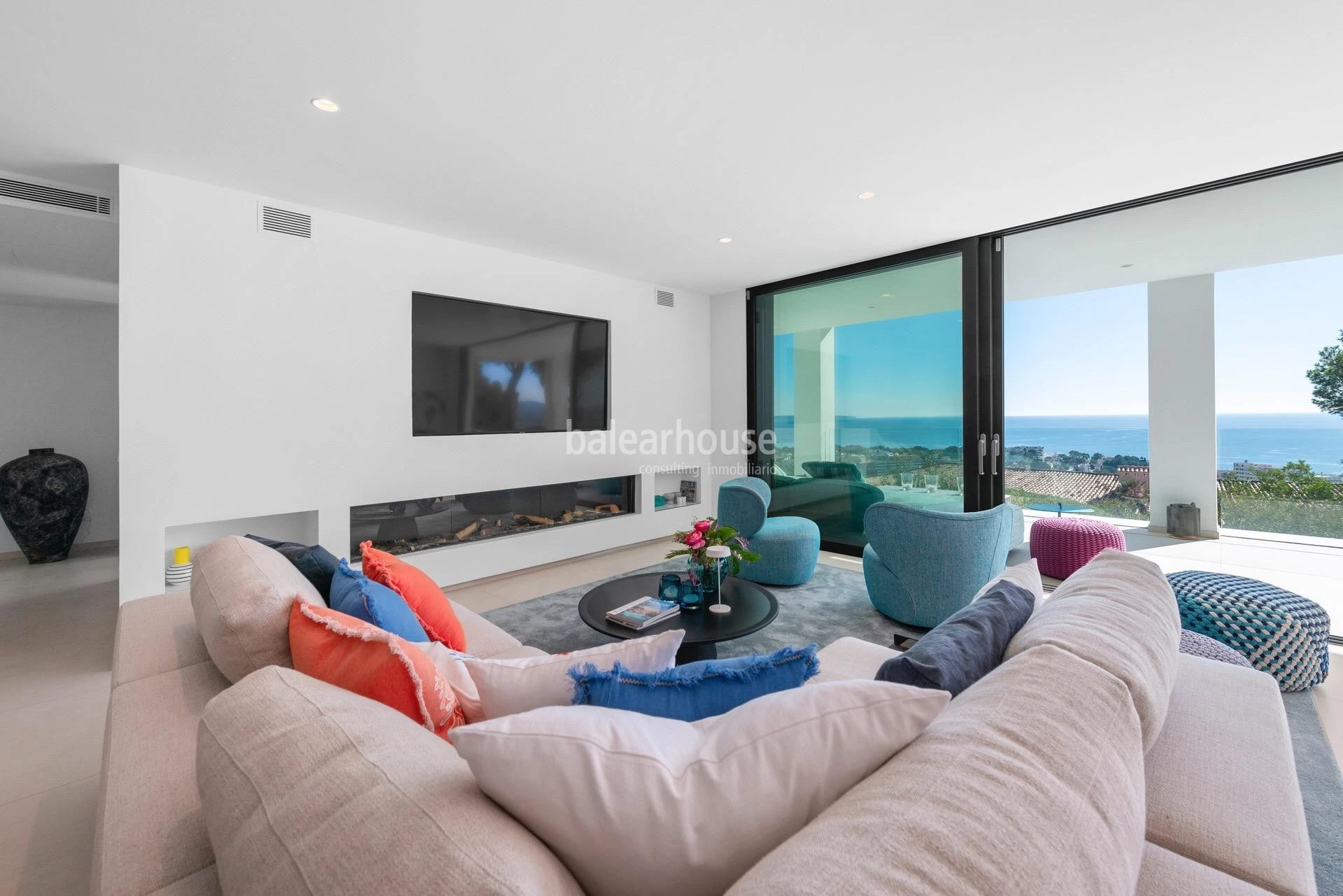 Avant-garde villa with dazzling sea views located at the top of Portals