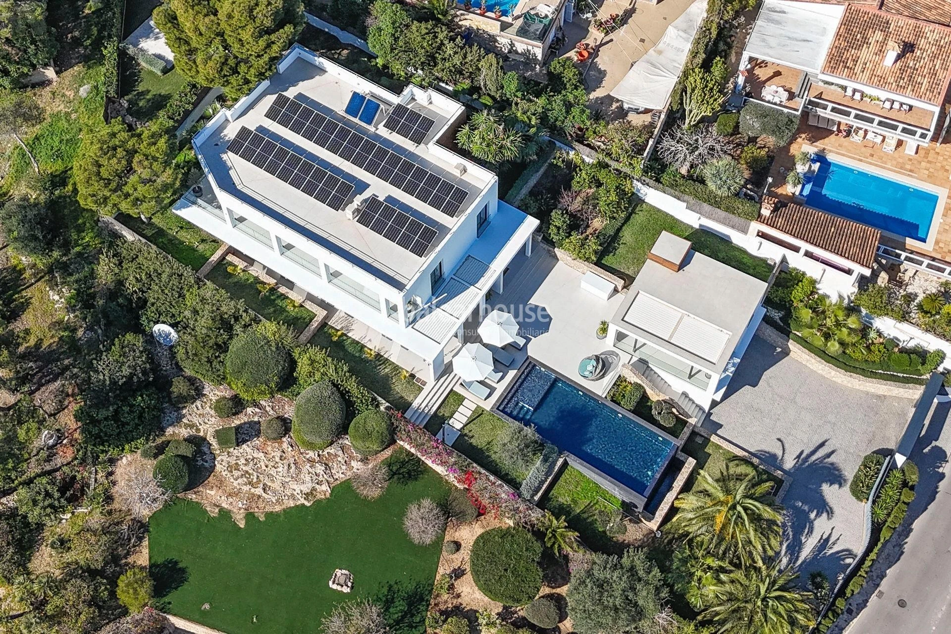 Avant-garde villa with dazzling sea views located at the top of Portals