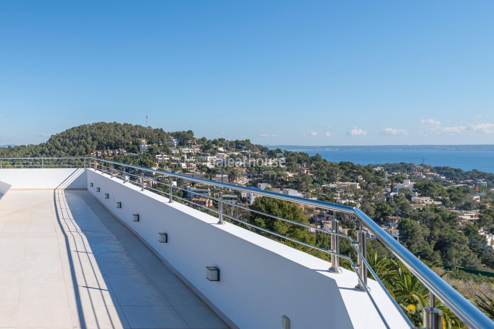 Villa de vanguardia con deslumbrantes vistas al mar situada en lo alto de Portals