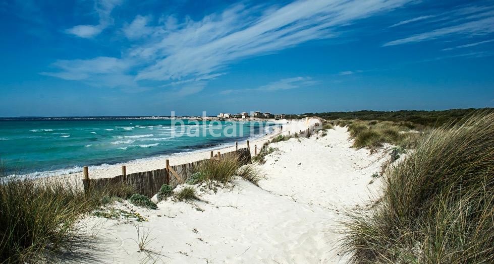 Villas de diseño en un exclusivo condominio junto a la paradisíaca playa de Es Trenc en Mallorca