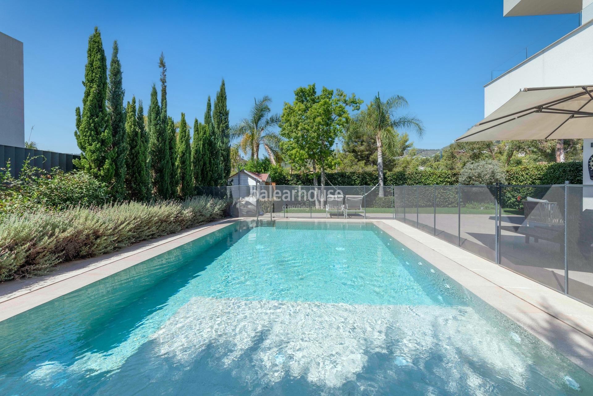Villa de diseño en el golf de Son Vida con amplias terrazas, piscina, jardín y vistas despejadas