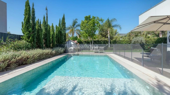 Designer villa in the golf of Son Vida with large terraces, swimming pool and garden